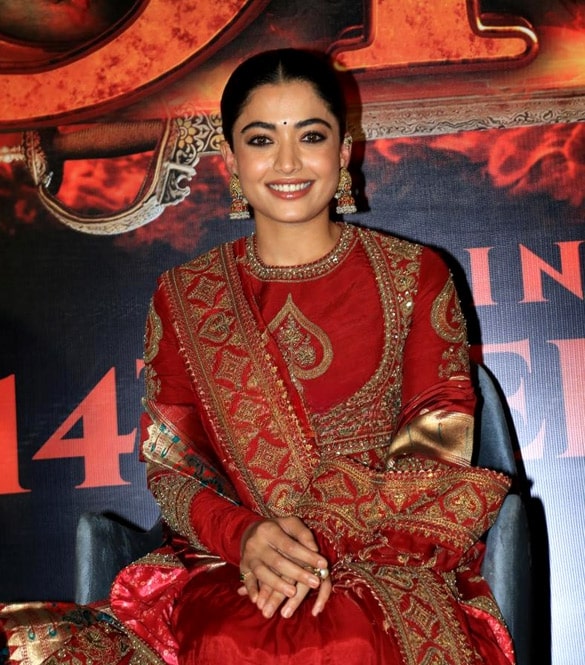 Rashmika Mandanna
: Is Sita Ramam a Real Story?